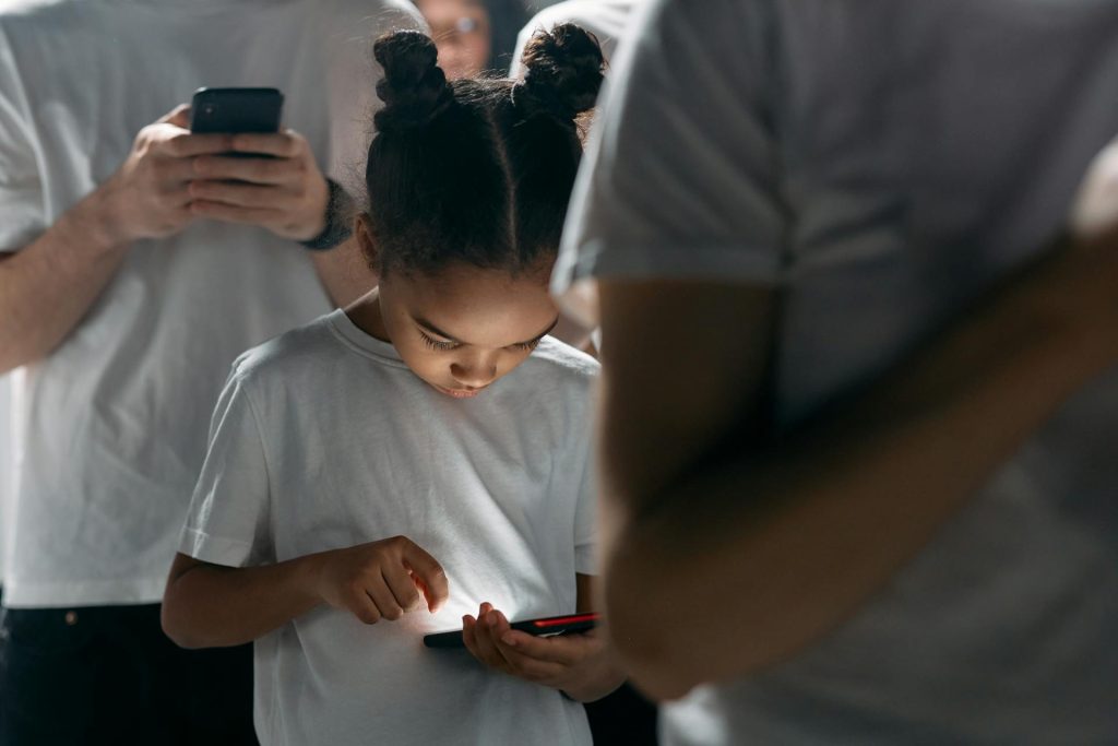 La Unión Europea investiga a Facebook e Instagram por su posible impacto adictivo en menores