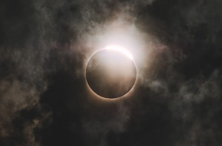 Es falso que Centroamérica experimentará seis días de oscuridad total por un eclipse en noviembre de 2024