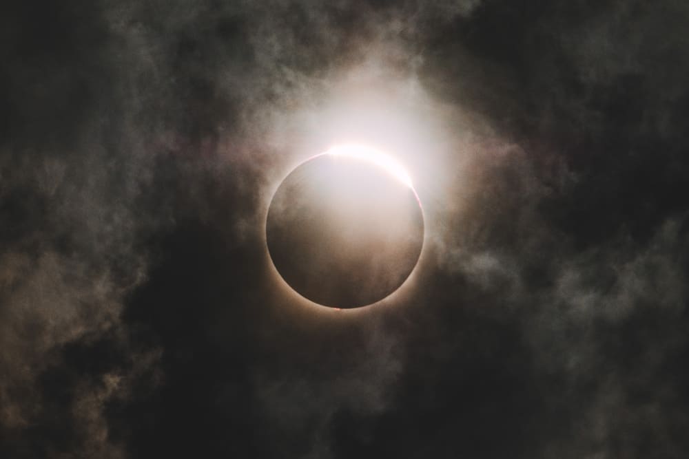 Es falso que Centroamérica experimentará seis días de oscuridad total por un eclipse en noviembre de 2024 Es falso que Centroamérica experimentará seis días de oscuridad total por un eclipse en noviembre de 2024